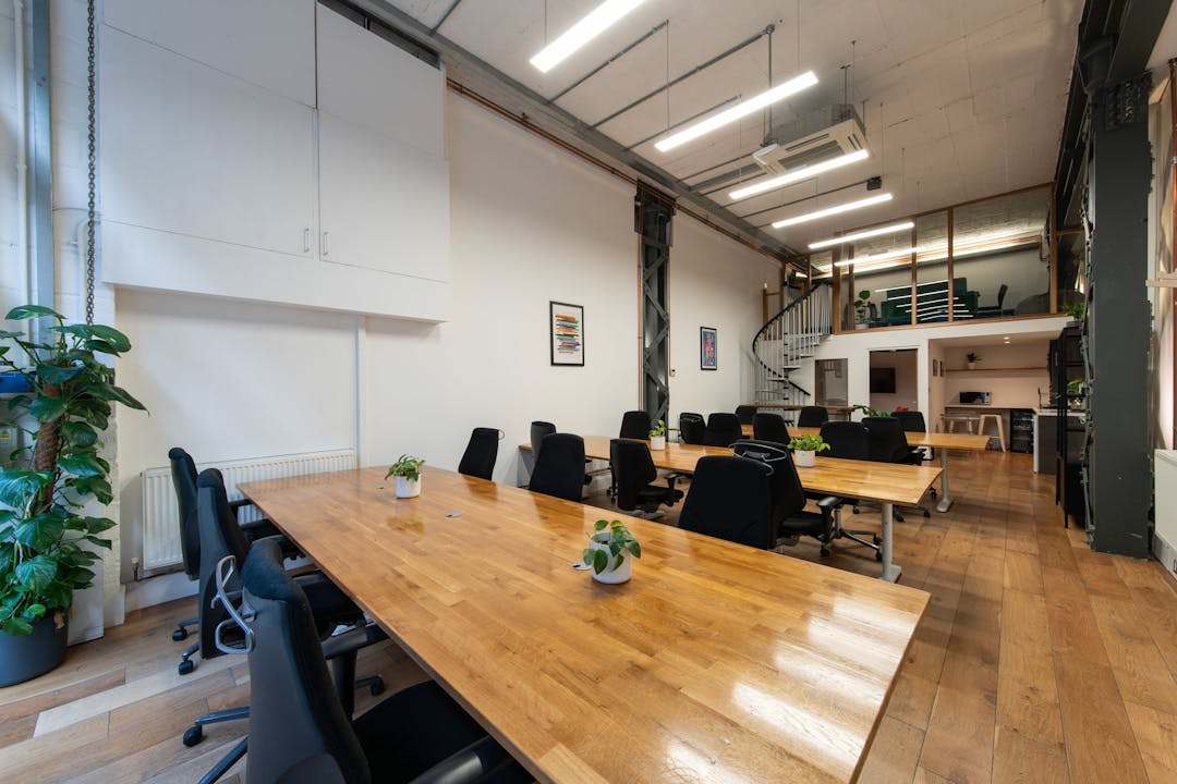 Old Street – 20 Person office & Two Private Meeting Rooms – Corsham Street 