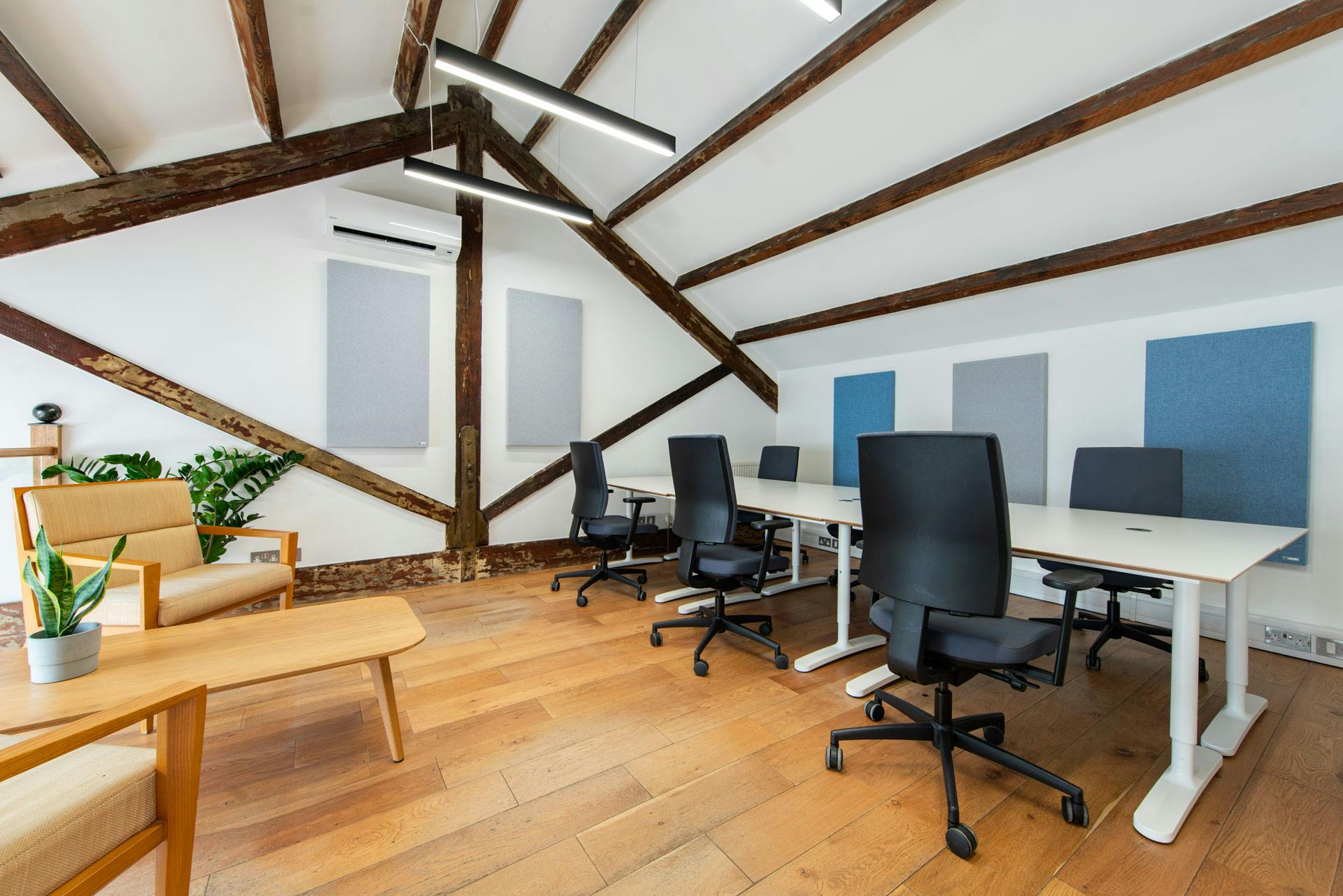 Old Street – 14 Person office & Private Meeting Room – Corsham Street 
